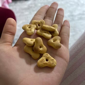 Aldığım Krakerin Tadı Ve Rengi Bozuk Çıktı, Endişelendim