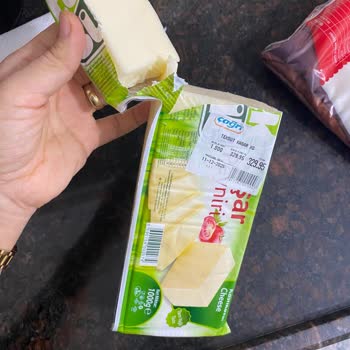 Satın Aldığım Kaşar Peynirinin İçinden Kıl Çıkması Nedeniyle Hijyen Ve Sağlık Endişesi