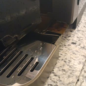 De’Longhi Coffee Machine Replacement Unit Leaks on Day One