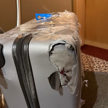 Ajet Uçuşunda Valizimin Tekeri Kırıldı Başvurularıma Rağmen Çözüm Sunulmadı