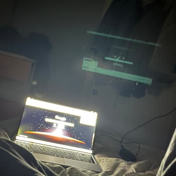 Yeni Alınan İphone 13'te Ekran Yansıma Sorunu Ve İlgisiz Mağaza Yaklaşımı