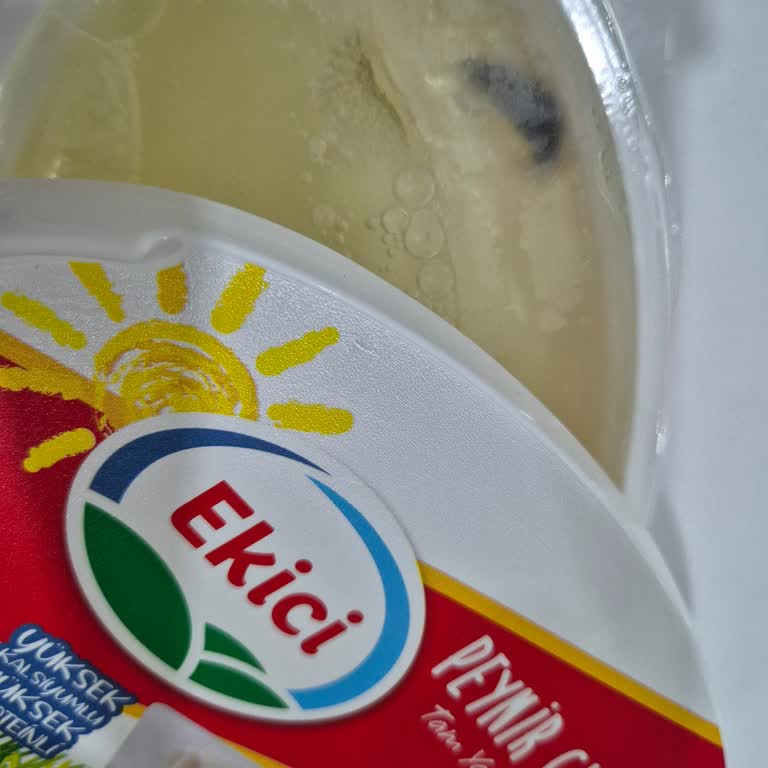 Peynir Paketinde Yabancı Cisimle Karşılaşmak Endişe Yarattı