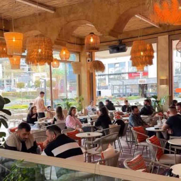 Güzel Mekânda İlgisiz Ve Soğuk Çalışan Deneyimi