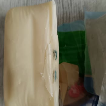 Son Kullanma Tarihi Geçmemiş Kaşar Peynirinde Küf Sorunu Ve Sağlık Endişesi