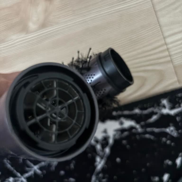 Kısa Sürede İki Kez Kırılan Saç Şekillendirici Hayal Kırıklığı Yarattı