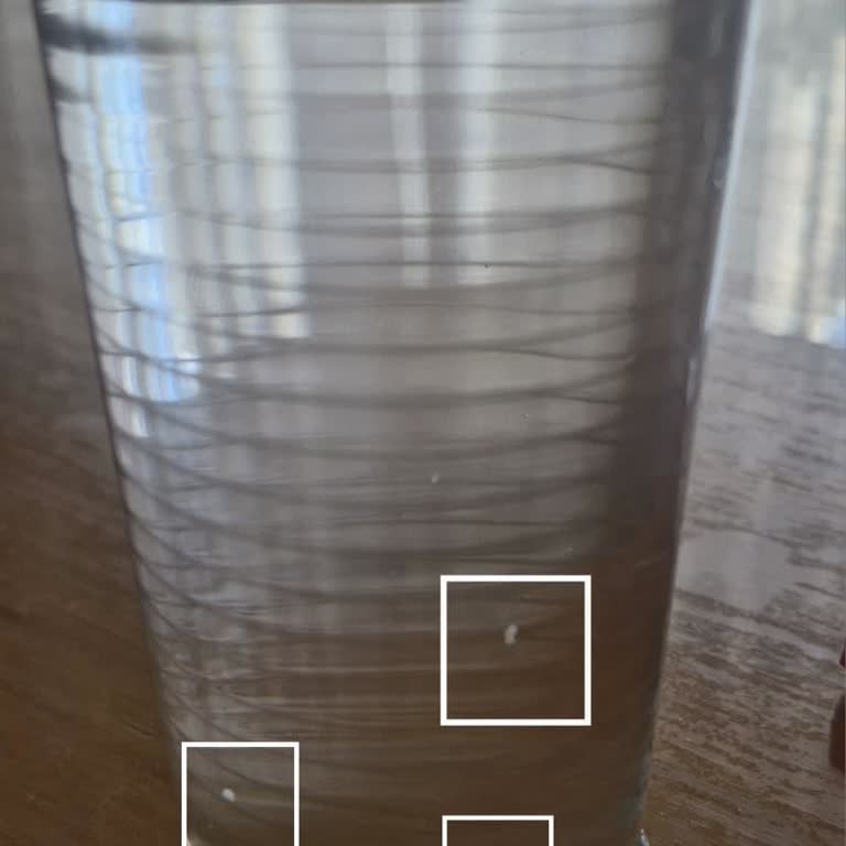 Doyum Su İçinde Küçük Parçacıklar