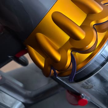 Dyson V15 Süpürgede Tekrarlayan Soyulma Ve Kararma Sorunları: Kalite Beklentimi Karşılamayan Ürün Ve Yetersiz Çözüm