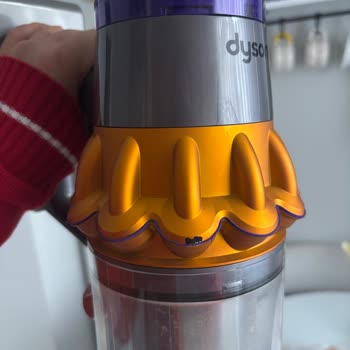 Dyson V15 Süpürgede Tekrarlayan Soyulma Ve Kararma Sorunları: Kalite Beklentimi Karşılamayan Ürün Ve Yetersiz Çözüm