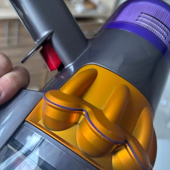 Dyson V15 Süpürgede Tekrarlayan Soyulma Ve Kararma Sorunları: Kalite Beklentimi Karşılamayan Ürün Ve Yetersiz Çözüm
