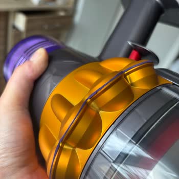 Dyson V15 Süpürgede Tekrarlayan Soyulma Ve Kararma Sorunları: Kalite Beklentimi Karşılamayan Ürün Ve Yetersiz Çözüm