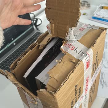 Kitap Siparişim Yırtık Ve Özensiz Kutuda Teslim Edildi