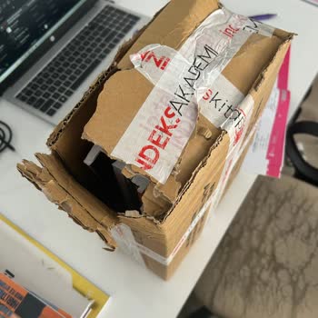 Kitap Siparişim Yırtık Ve Özensiz Kutuda Teslim Edildi