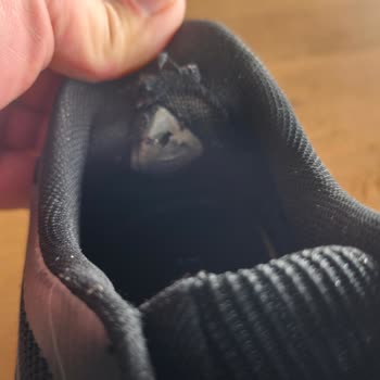 Kısa Sürede Deforme Olan Ayakkabı İçin Olumsuz İnceleme Sonucu Ve Değişim Talebi