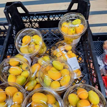 A101 Arifiye Şubesinde Meyve Sebze Reyonunda Hijyen Sorunu