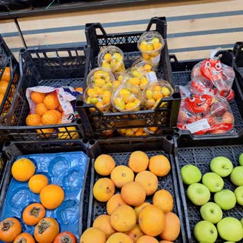 A101 Arifiye Şubesinde Meyve Sebze Reyonunda Hijyen Sorunu