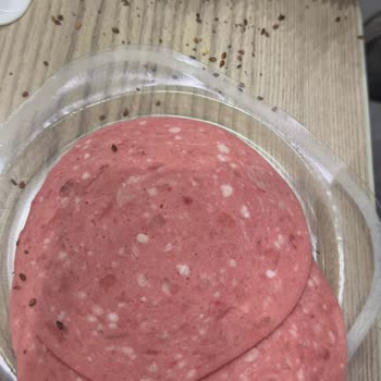 Namet Salamda Yabancı Madde Ve Hijyen Endişesiyle Büyük Hayal Kırıklığı