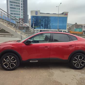 Complaint Regarding Defective Citroën ë‑C4 X Vehicle Sale and Financial Loss