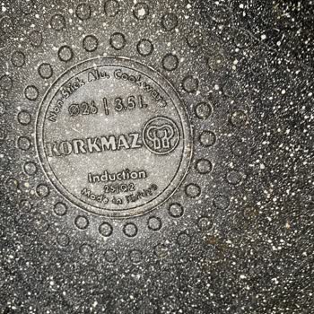 Korkmaz Tencere Yüzeyinde Dökülmeler