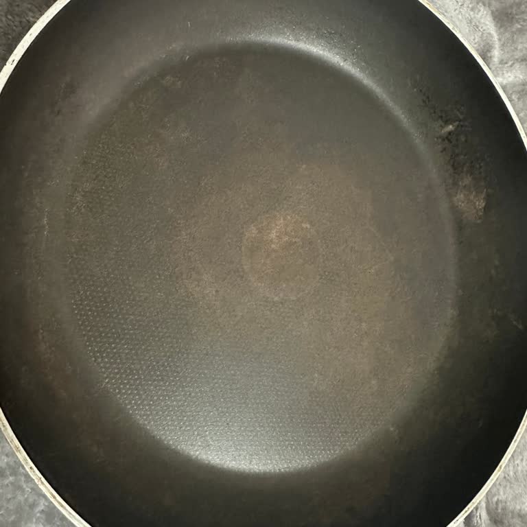 Kısa Sürede Kullanılamaz Hale Gelen Tefal Tava Hayal Kırıklığı Yarattı