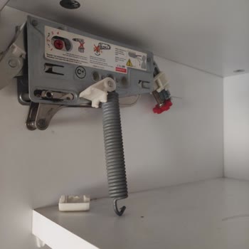 Kırılan Mutfak Dolabı Mekanizması İçin Yedek Parça Sıkıntısı