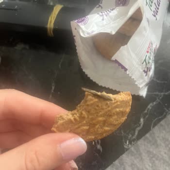 Bisküvinin İçinden Çıkan Yabancı Maddeyle Yaşadığım Şok Ve Endişe