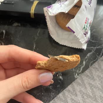 Bisküvinin İçinden Çıkan Yabancı Maddeyle Yaşadığım Şok Ve Endişe