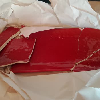 Kırık Ürün Teslimatı Ve Sorumluluk Reddi: PTT Kargo'da Tekrarlanan Mağduriyet