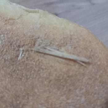 Bizim AVM | Niğde Ekmeğin İçinden Tahta Parçası Çıktı