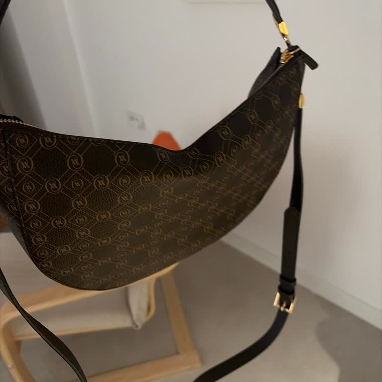 Vakko Omuz Çantası Eşyalarımı Koyunca Şekli Bozuldu Ve Kötü Görünüyor