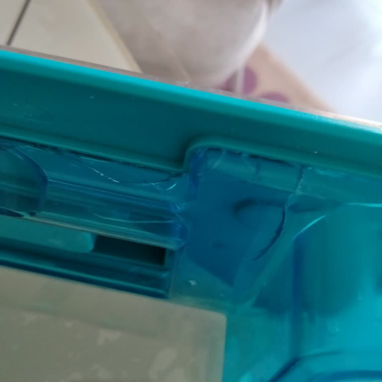 Yeni Alınan Philips Süpürgede Silme Haznesi Çatladı, Garanti Kapsamı Dışında Denildi