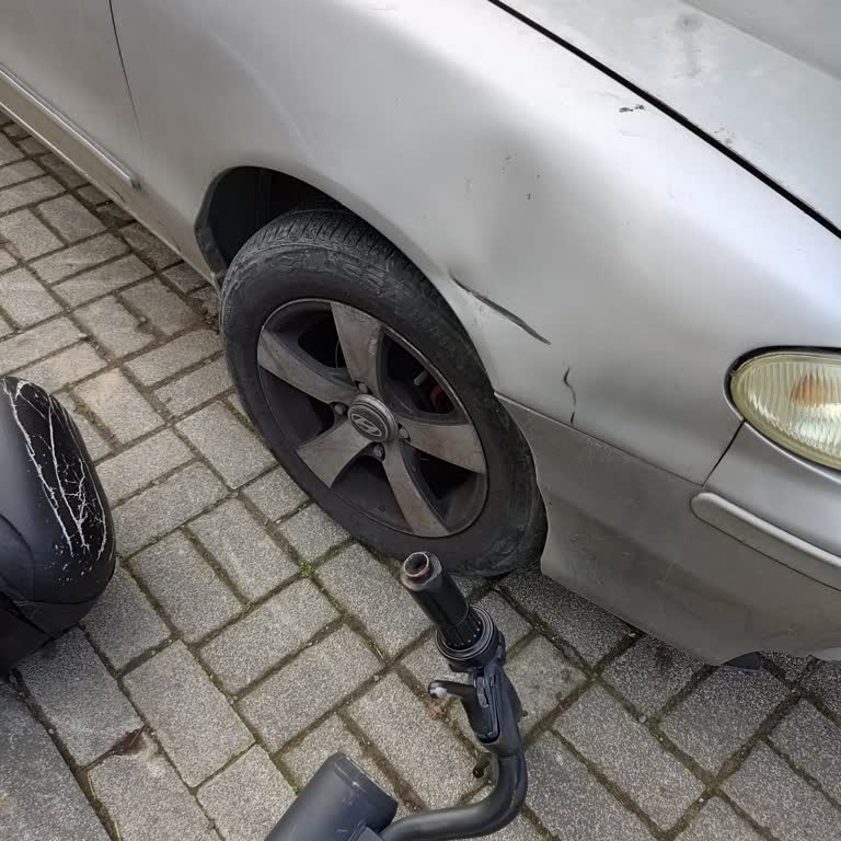 Martı Scooter Aracıma Çarptı Hasar Oluştu Muhatap Bulamıyorum