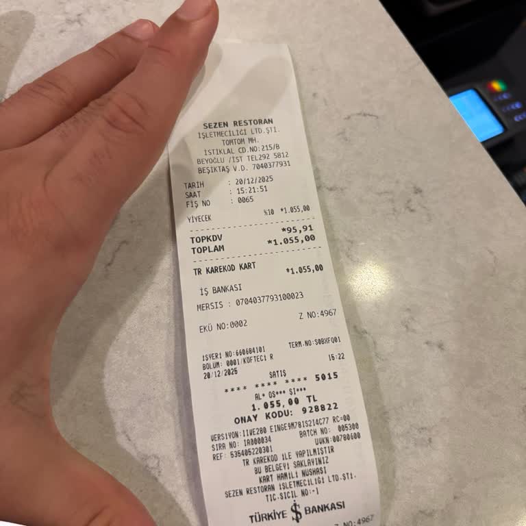 Tavuk Dünyası Taksim Şubesinde İki Kez Çiğ Ve Soğuk Yemekle Mağdur Olduk