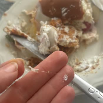 Aldığımız Pastanın İçinden Saç Çıktı Hijyen Konusunda Büyük Hayal Kırıklığı Yaşadık