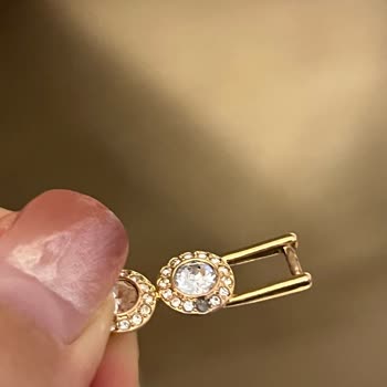 Swarovski Bileklik Taşı Kırıldı, Mağaza İlgisiz Ve Çözüm Sunmuyor