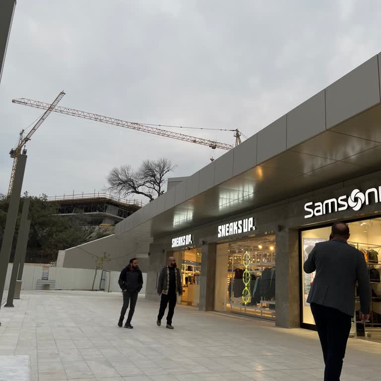 Kuşadası Marina Sneaks Up Mağazasında Yetersiz Müşteri Karşılaması Ve İlgisizlik