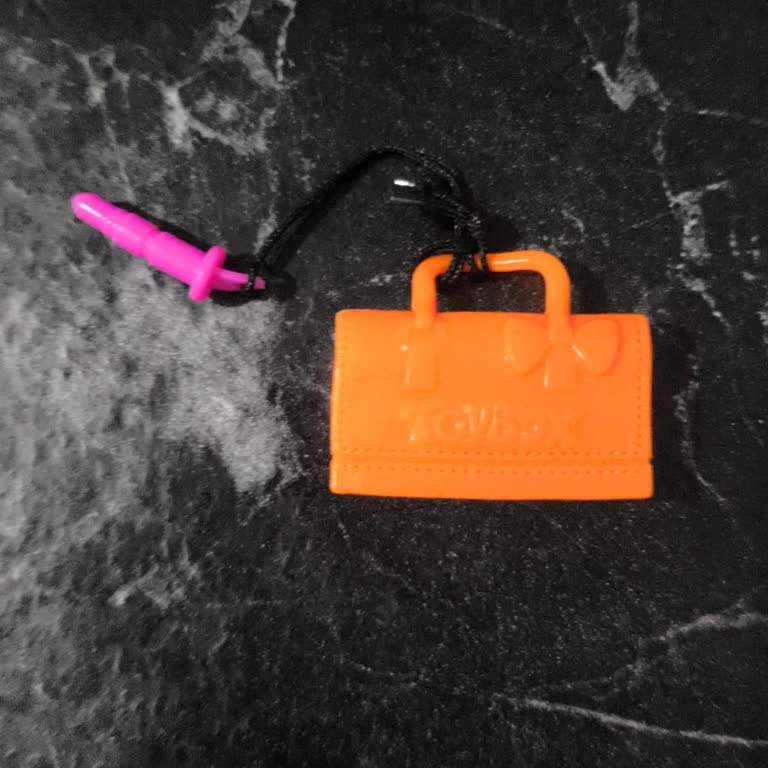 Toybox Çocuk Ürününden Çıkan Uygunsuz Oyuncak Ebeveyn Olarak Endişelendirdi