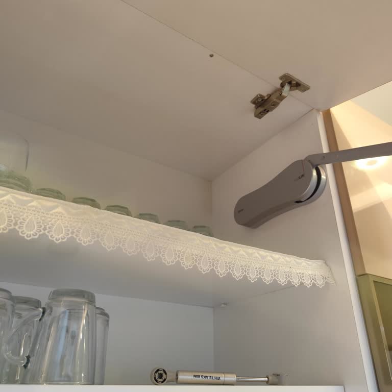 Mutfak Dolabı Kapakları Güvenlik Riski Yaratıyor, Kalıcı Çözüm Bekliyorum