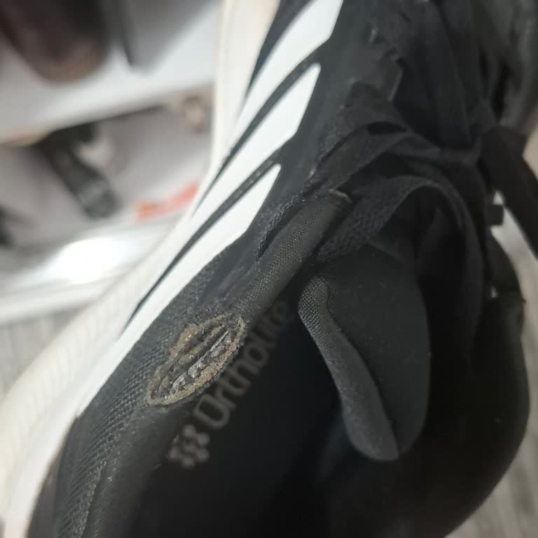 Adidas Ayakkabılarda Kısa Sürede Açılma Ve Sorumluluk Alınmaması Mağduriyet Yarattı!