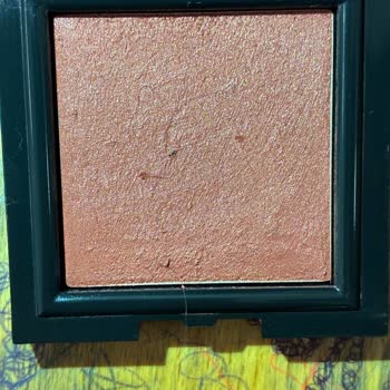Pastel Cream Blush Kutusunda Kıl Ve Tüylerle Karşılaşmak Hijyen Endişesi Yarattı