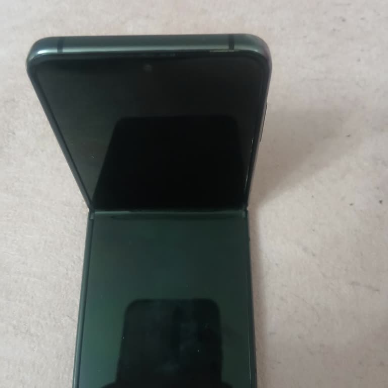 Samsung Z Flip 4 Açılır Ekran Sorunu Ve Yetersiz Servis Desteği