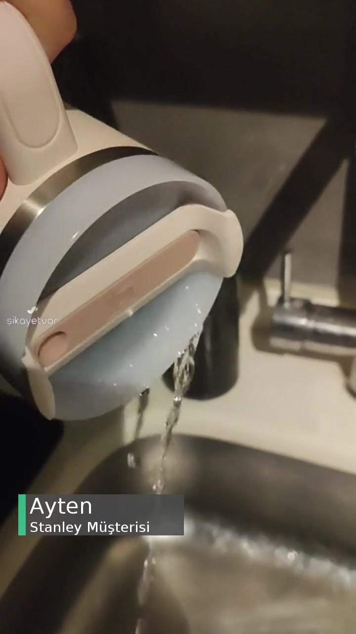 Stanley Kapalı Konumda Şarıl Şarıl Akıtan Quencher! videonun kapak resmi