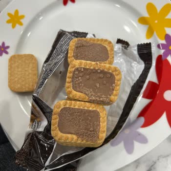 Eti Paketi Açar Açmaz Çikolata Kısmında Bozulmalar Olduğunu Gördüm