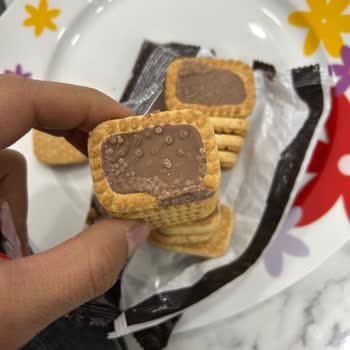 Eti Paketi Açar Açmaz Çikolata Kısmında Bozulmalar Olduğunu Gördüm