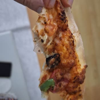 Pizzadan Çıkan Plastik Parça Sağlığımızı Tehdit Etti