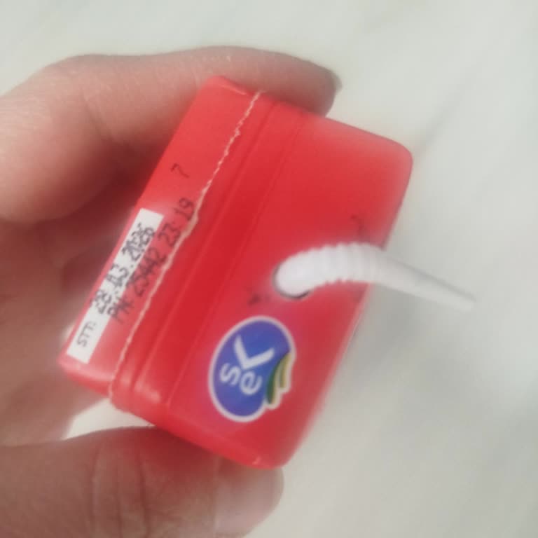 Sek Çilekli Sütte Kötü Koku Ve Bozulma Şüphesi