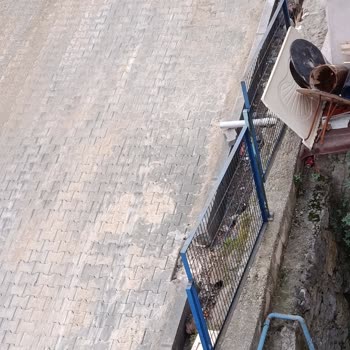 Asfalt Çalışmasında Yol Kenarındaki Boşluklar Güvenlik Riski Oluşturuyor