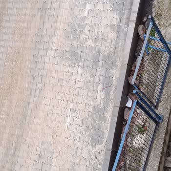 Asfalt Çalışmasında Yol Kenarındaki Boşluklar Güvenlik Riski Oluşturuyor