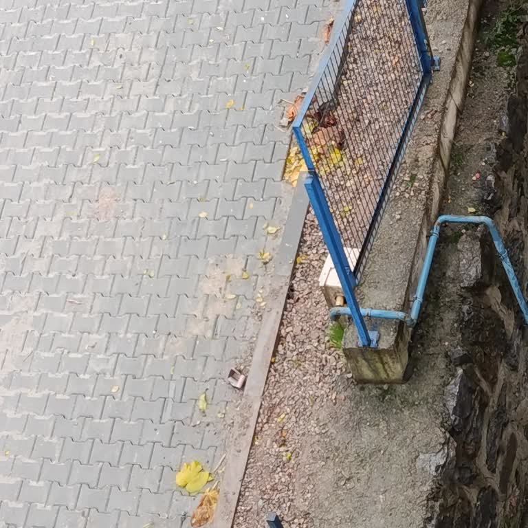 Asfalt Çalışmasında Yol Kenarındaki Boşluklar Güvenlik Riski Oluşturuyor