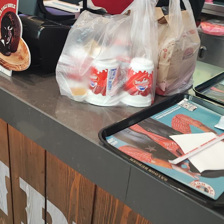 Yüksek Fiyat, Düşük Kalite: Salon Burger'de Poşet Sorunu