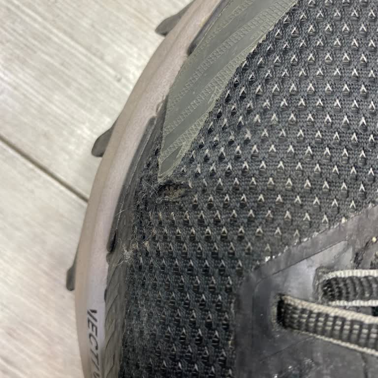 Kısa Sürede Hem Koku Hem Yırtılma Yapan Ayakkabıya Çözüm Sunulmaması Ve Garanti Süresi Çelişkisi